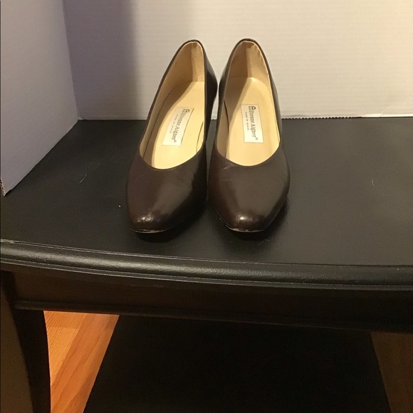 Etienne Aigner -Taylor Women’s Heels - Picture 3 of 12